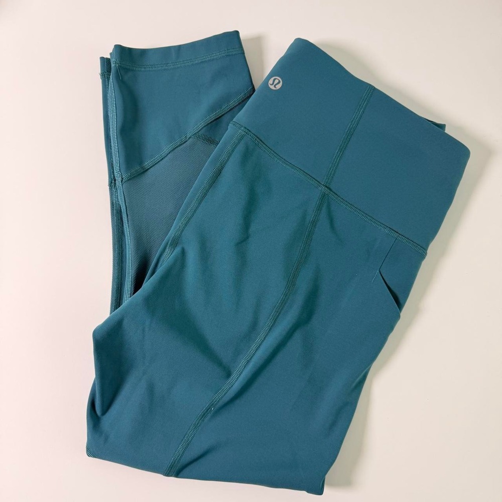 Lululemon Women's 3/4 Cropped Leggings – Size 10